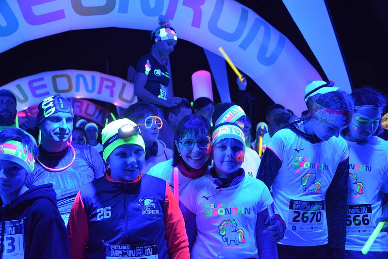 Na start letošního ročníku olomouckého Neon Run dorazilo dva tisíce účastníků.