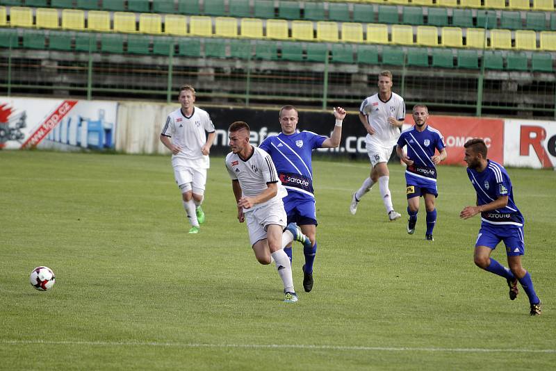 Fotbalisté HFK Olomouc (v bílém) porazili Frýdek-Místek 2:0