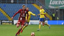 Fotbalisté Zlína (ve žlutém) porazili v nejvyšší soutěži na domácím hřišti Olomouc 1:0.