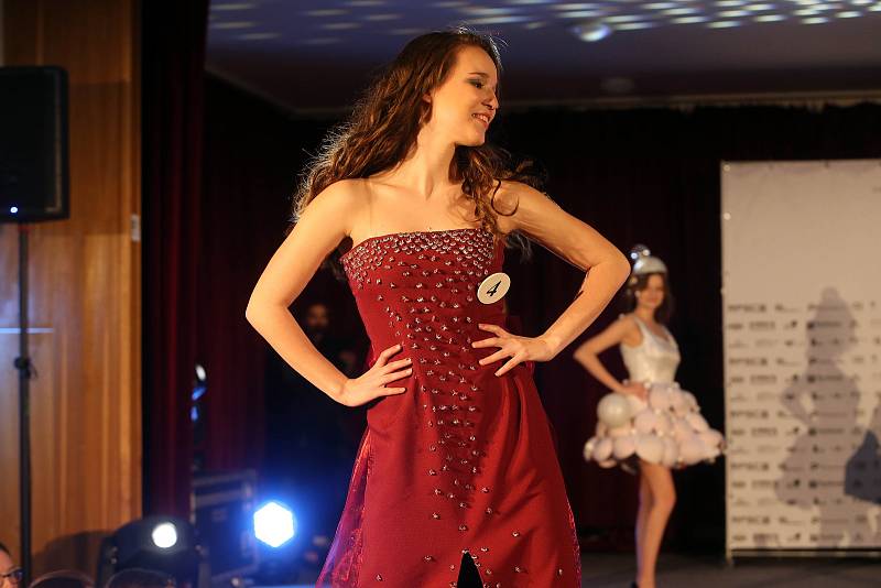 Aneta Klára Gronychová. Semifinále 6.ročníku soutěže Miss OK ve Velké Bystřici.