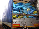 Další kamion se zimním oblečením a dalšími potřebami poslala Arcidiecézní Charita na Ukrajinu. V pořadí třetí kamion s materiální pomocí vyjel z Olomouce v úterý 16. prosince.