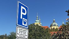 Placené parkování na Svatém Kopečku. V ulicích Radíkovská (podélné parkování u lesa směr Radíkov) a Dvorského se sazbou 40 korun za hodinu.