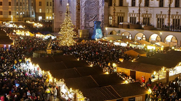 Rozsvícení vánočního stromu na Horním náměstí v Olomouci. 22.11.2019
