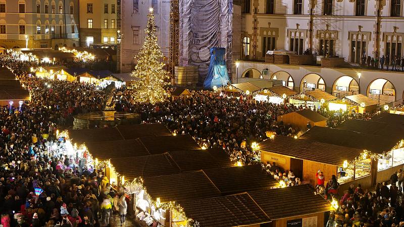 Rozsvícení vánočního stromu na Horním náměstí v Olomouci. 22.11.2019