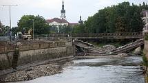 26.7.2018 - demolice olomouckého mostu přes Moravu u Bristolu.