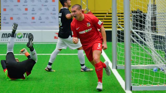 David Lošťák v dresu české juniorské reprezentace slaví branku do sítě Švýcarska.