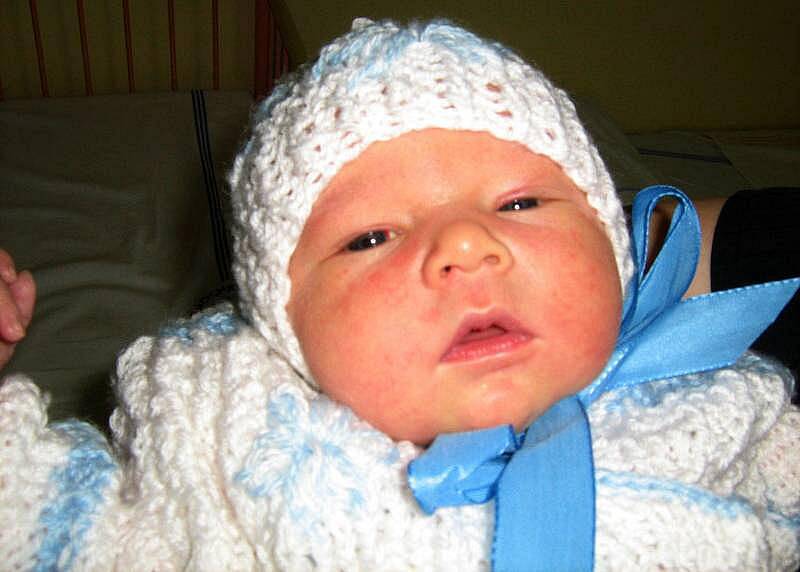 Vít Parma, Mrsklesy, narozen 12. března v Olomouci, míra 53 cm, váha 3940 g