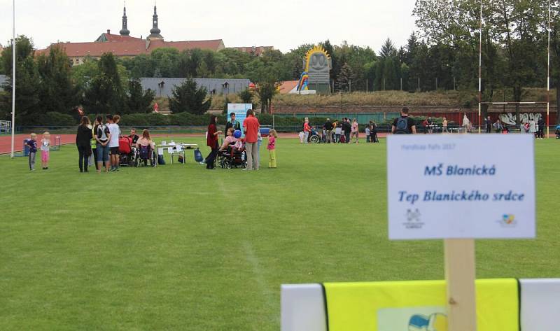 Handicap rally na atletickém stadionu v Olomouci