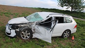 Srážka náklaďáku s osobními auty mezi Lutínem a Hněvotínem, 18. dubna 2024
