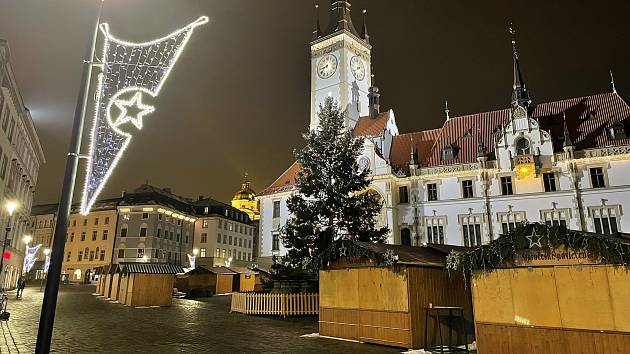 Centrum Olomouce po uzavření vánočních trhů v sobotu 27. listopadu 2021