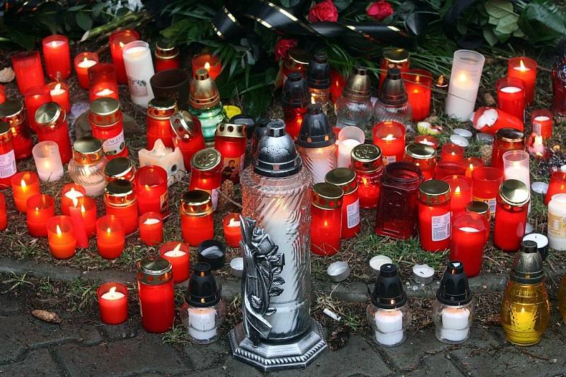 Pietní akt v Uherském Brodě k uctění památky obětí úterního masakru