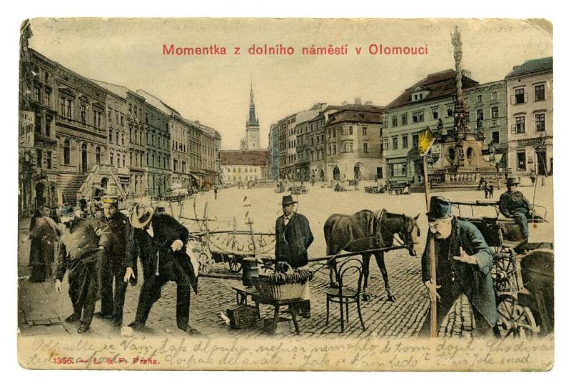 Olomouc, Dolní náměstí, pohlednice s figurální montáží - odesláno 1904