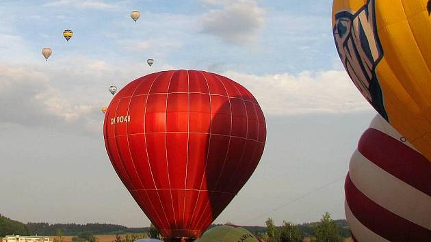 Nad Bouzovem budou létat balony, dorazí 20 posádek - Olomoucký deník