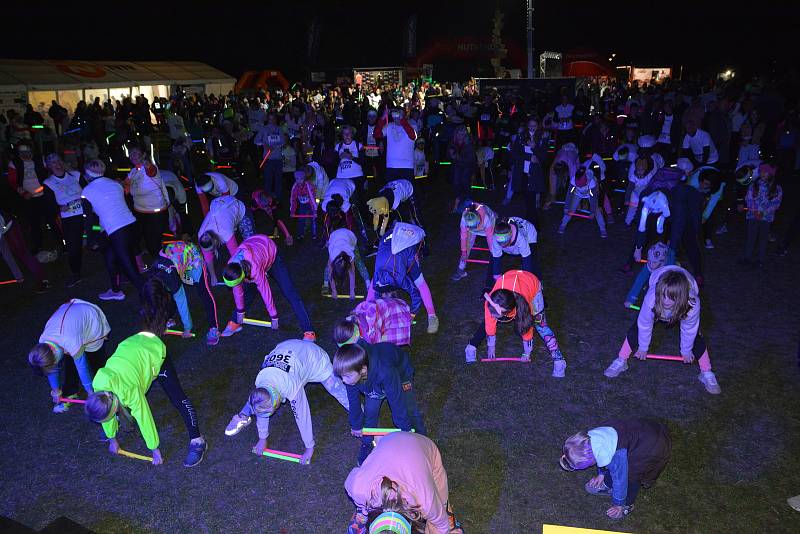 Na start letošního ročníku olomouckého Neon Run dorazilo dva tisíce účastníků.