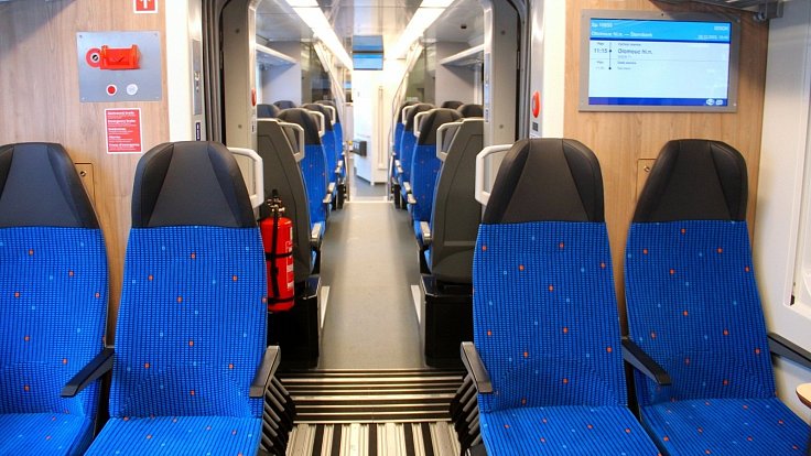 Na nově elektrifikované trati z Olomouce přes Uničov do Šumperka začaly jezdit nové soupravy RegioPanter. 20. 12. 2022