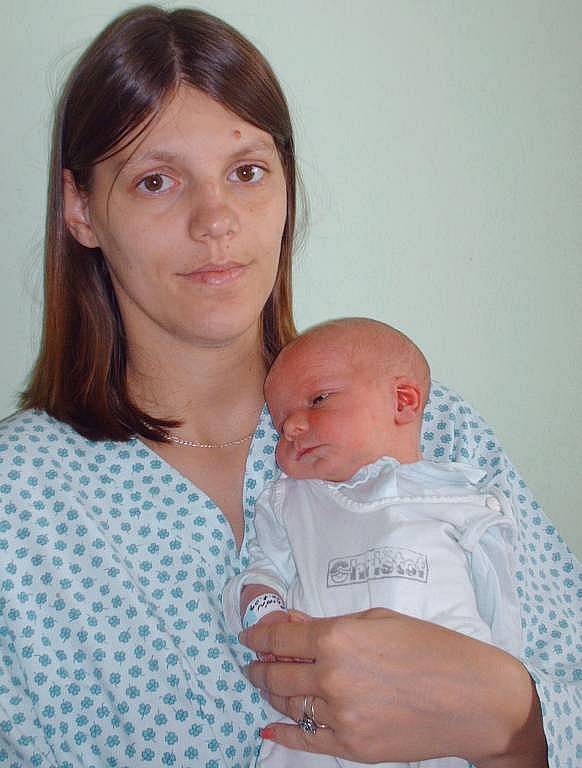 Maxmilián Kobylka, Přerov, narozen 10. srpna ve Šternberku, míra 51 cm, váha 3500 g