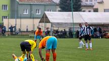 Fotbalisté Hodolan (v pruhovaném) porazili Novou Hradečnou 8:0. Ilustrační foto