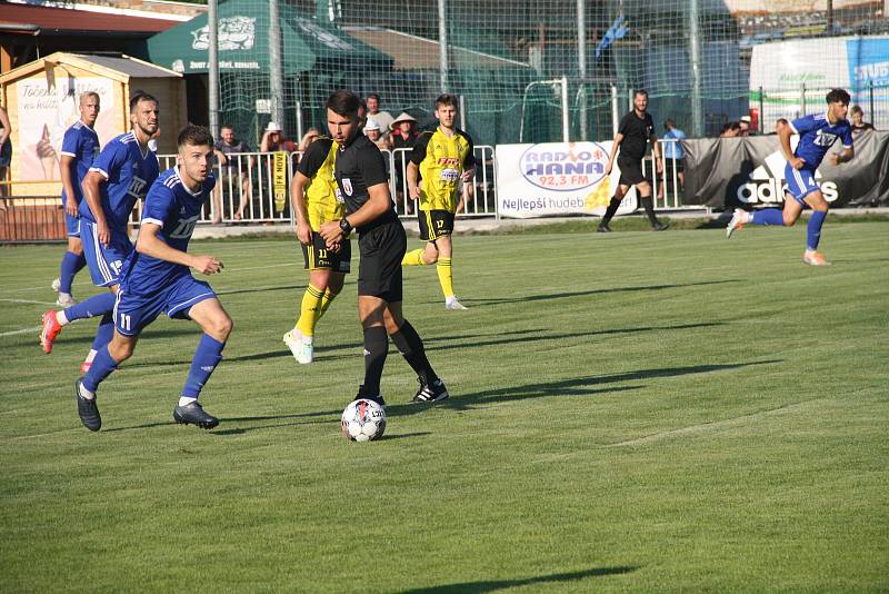 Fotografie ze zápasu 1. kola divize E mezi celky FK Nové Sady a FC TVD Slavičín