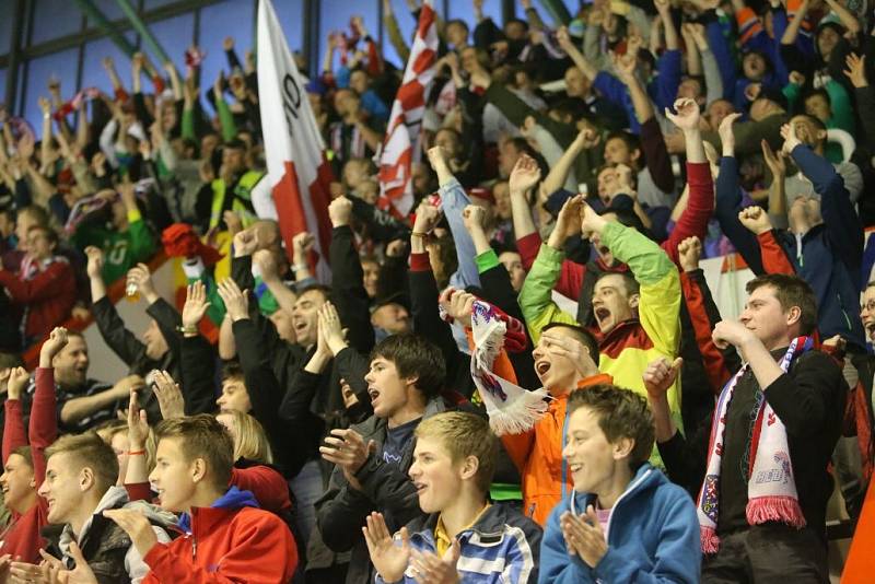Fanoušci Mory na postupovém zápase Olomouce s Mladou Boleslaví