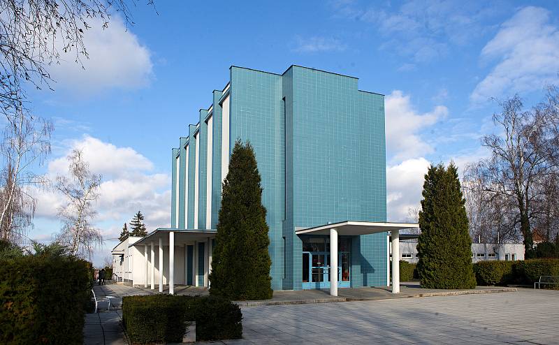 Olomoucké krematorium na hřbitově v Neředíně