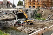 Demolice mostu v Komenského ulici v Olomouci. Ilustrační foto