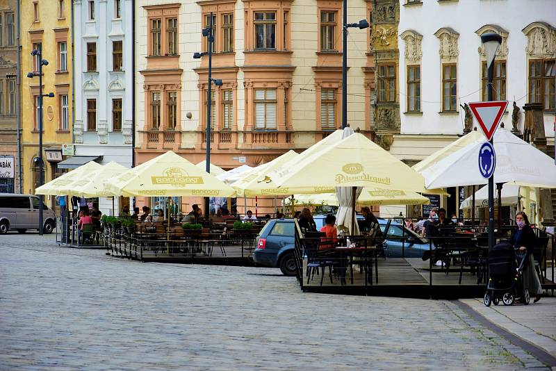 Zahrádky restaurací a cukráren v Olomouci, 11. 5. 2020