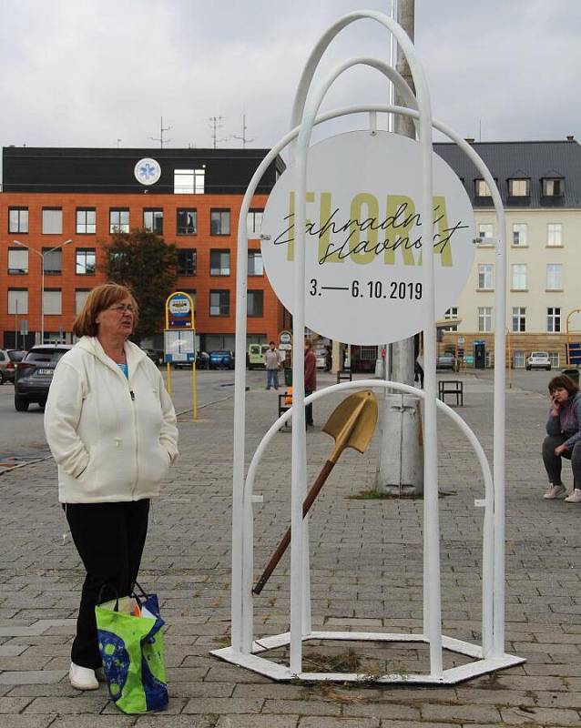 Poutač na podzimní Floru 2019 u olomoucké tržnice