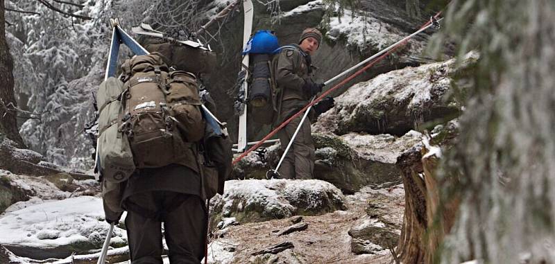 Extrémní armádní závod Winter Survival v Jeseníkách