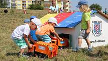 Dračí lodě od sobotního rána čeří vodu řeky Moravy u Dětského centra Ostrůvek na Nových Sadech v Olomouci.