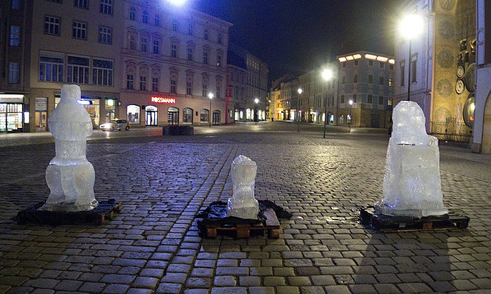 Tající ledové sochy na Horním náměstí v Olomouci