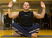 Petr Peč: Pilates je vhodnou volbou pro začátek cvičení. Zpevní trup a připraví tělo na další lekce.