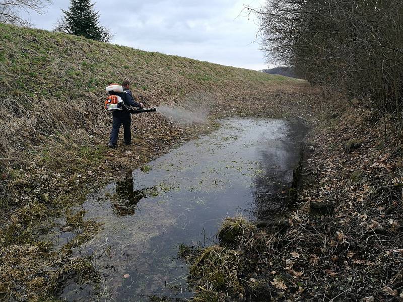 V okolí Střeně probíhá preventivní hubení komárů biocidním přípravkem.