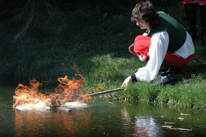 Vynášení zimy v Příkazích na Olomoucku, duben 2011