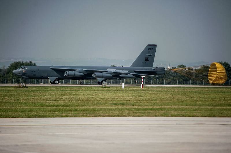 Americký bombardér B-52 na Dnech NATO na mošnovském letišti