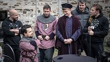 Na hradě Bouzov se 6. dubna 2022 natáčela pohádka Princezna zakletá v čase 2. Herec Jakub Ouvin, Herec Martin Písařík a filmový producent Viktor Krištof.