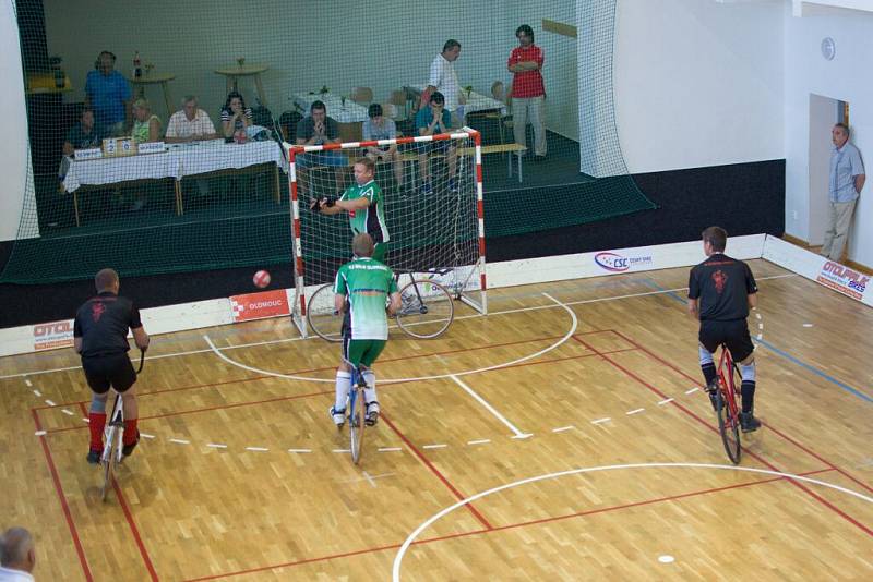 1. liga kolové: Milo Olomouc (v zelené) vs. Spartak Přerov