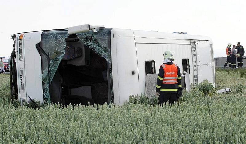 Nehoda autobusu se studenty na obchvatu Olomouce