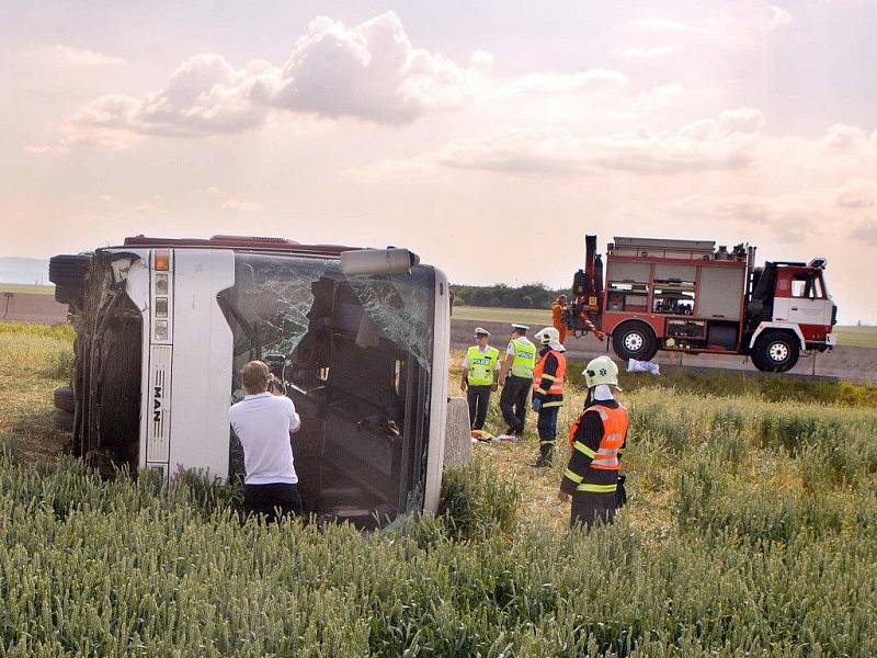 Nehoda autobusu se studenty na obchvatu Olomouce