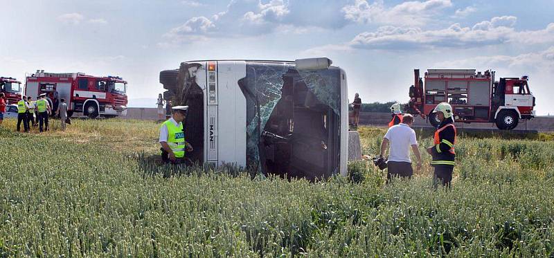 Nehoda autobusu se studenty na obchvatu Olomouce