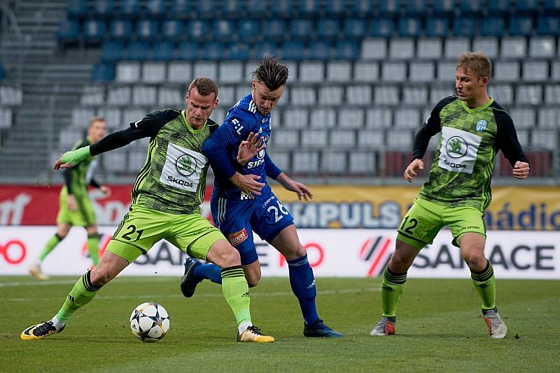 Fotbalisté Sigmy Olomouc (v modrém) podlehli Mladé Boleslavi 0:4