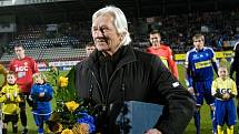 Sigmácká i česká trenérská legenda Karel Brückner na Andrově stadionu při gratulaci k sedmdesátinám v listopadu 2009