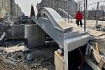 Stavbaři již odstranili původní část mostu na Masarykově třídě v Olomouci, 21. dubna 2021