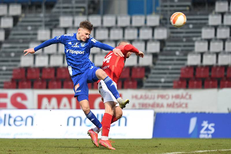 Fotbalisté Sigmy (v modrém). Kryštof Daněk