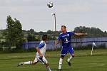 Fotbalisté Sigmy Lutín (v modrém) remizovali s Viktorií Přerov 1:1.