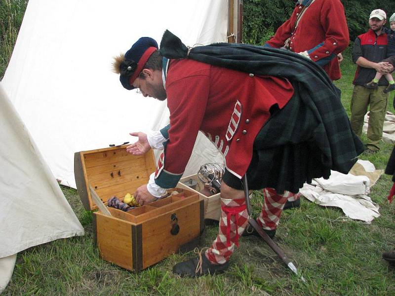 První ročník Fort Festu na pevnůstce v Křelově přinesl historické skupiny, hudbu, kejklíře, hrnčíře i divadlo. 