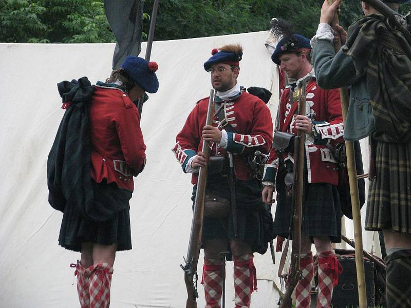 První ročník Fort Festu na pevnůstce v Křelově přinesl historické skupiny, hudbu, kejklíře, hrnčíře i divadlo. 