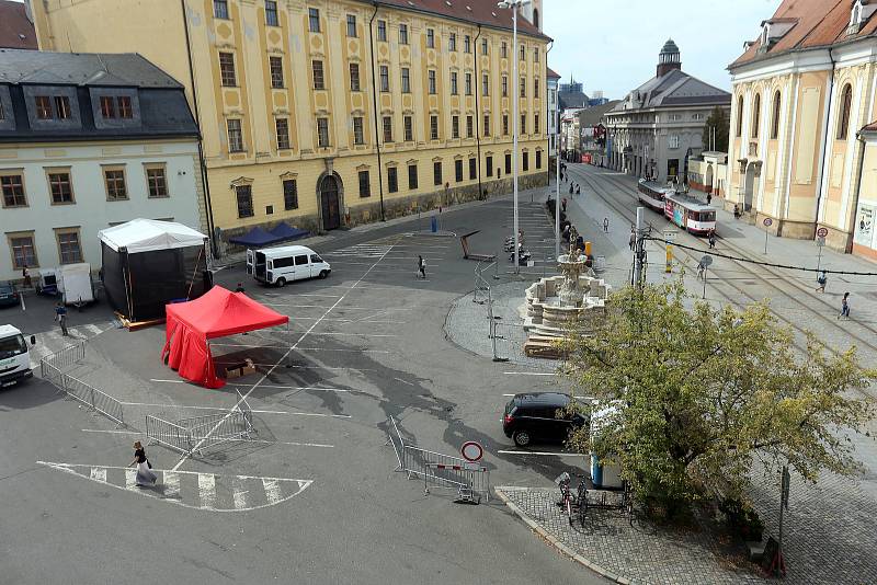 Náměstí Republiky v Olomouci je týden zavřené pro parkování.