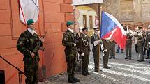 Odhalení pamětní desky Václavu Morávkovi, hrdinovi protinacistického odboje a členu skupiny Tři králové, na domě v Šemberově ulici v centru Olomouce, kde žil během své vojenské služby