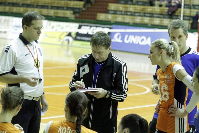 Olomoucké volejbalistky (v oranžovém) proti Přerovu