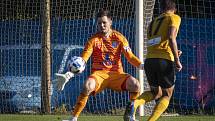 Fotbalisté Sigmy (v modrém) porazili v přípravě Rosice 1:0.